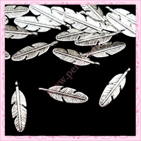 Lot de 50 breloques plumes argentées 18mm