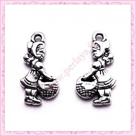  15 breloques fille et son panier en métal argentées 2.1cm