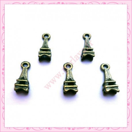  15 petites breloques Tour Eiffel en métal bronze 1.6cm