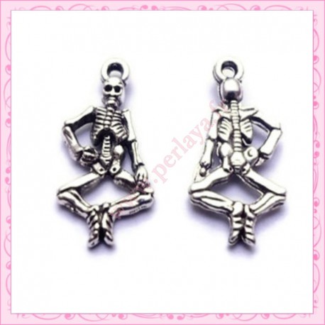  15 breloques squelette en métal argentées 2.6cm