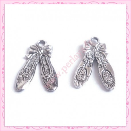  15 breloques ballerine en métal argentées 2.1cm