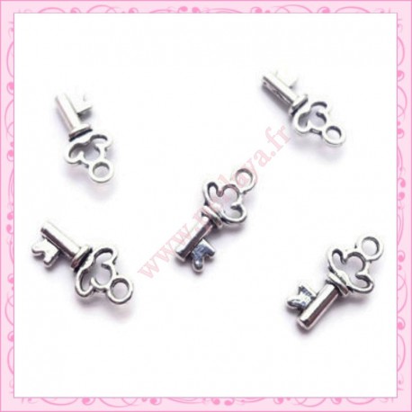  15 breloques clef en métal argentées 1.8cm