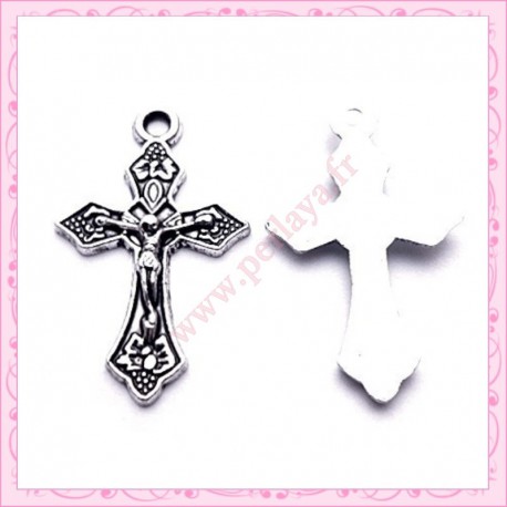  15 breloques croix en métal argentées 3cm