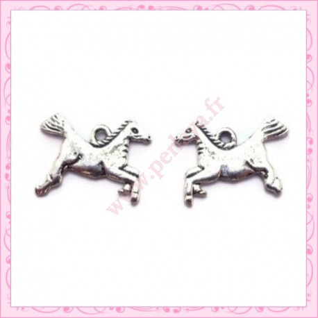 15 breloques chevaux en métal argentées 2cm