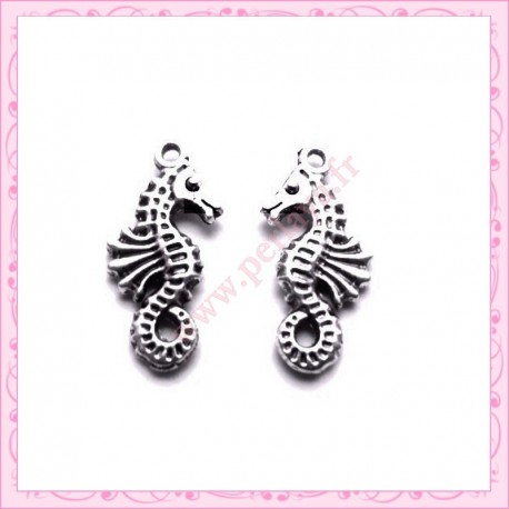 15 breloques hippocampe argentées en métal