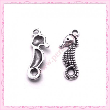 15 breloques hippocampe argentées en métal