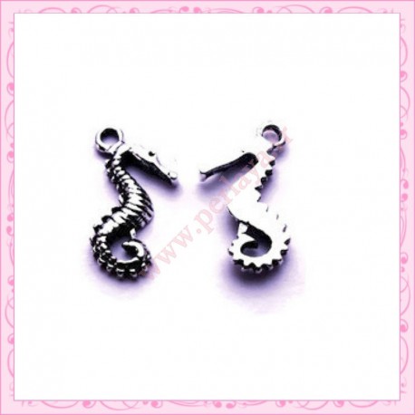 15 breloques hippocampe argentées en métal