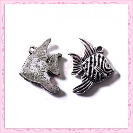 15 breloques poisson en métal argentées 2cm