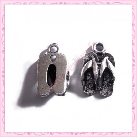  15 breloques tongs en métal argentées 1.6cm