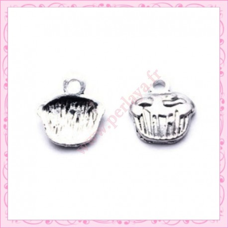  15 breloques gateau cupcake en métal argentées 1,3cm