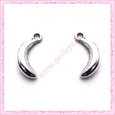 15 breloques banane en métal argentées 1.8cm