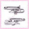  15 breloques trompette en métal argentées 3.5cm
