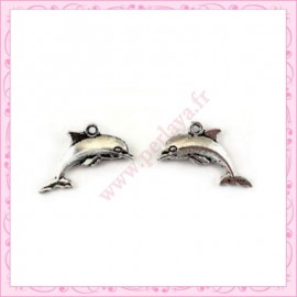 Lot de 20 breloques dauphins argentées 2.2cm