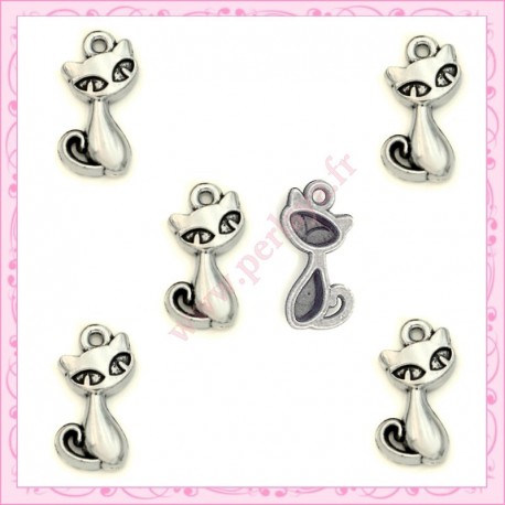  15 breloques en métal argentées chat 1.7cm