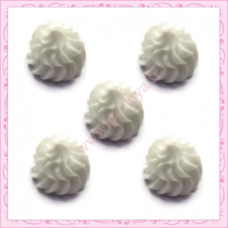  3 cabochons crème en résine 1,5cm