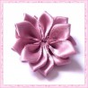 Jolie fleur en tissu satiné violet