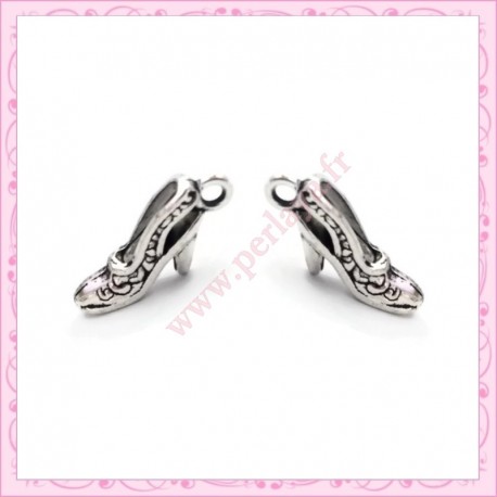 Lot de 15 breloques chaussure à&nbsp; talon en métal argentées 2cm