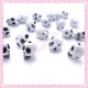 40 perles tête de mort en acrylique