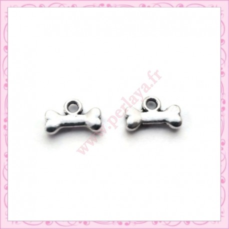 Lot de 30 petites breloques os de chien argentées 11mm