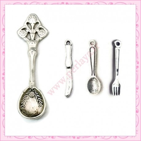 lot de 46 breloques couverts