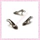 Lot de 15 breloques chaussure à&nbsp; talon en métal argentées 2cm
